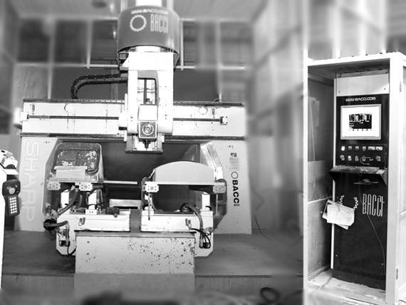 六軸聯(lián)動(dòng)數(shù)控加工中心